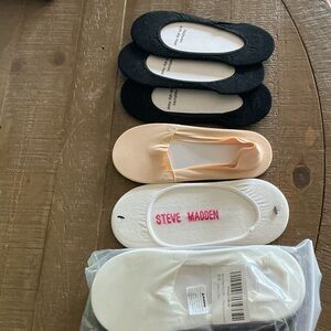 LOT X 13 FOOTIE SOCKS ASSORTED